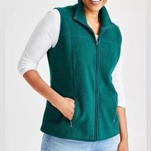 NEW - STYLE & CO
Petite Polar Fleece Vest. COLOR:  TRUE EMERALD. Petite Medium.
